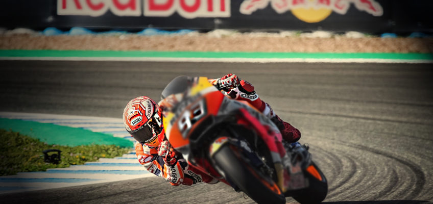 MotoGP | Márquez baila en el GP de España mientras sus rivales ruedan por los suelos