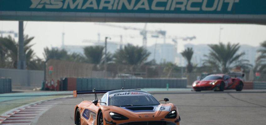 El McLaren 720S GT3 muestra sus garras en su debut en competición