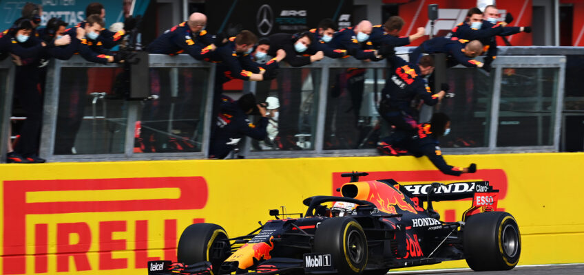 GP Emilia-Romaña: Verstappen gana, Hamilton remonta y Sainz, quinto